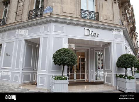 vitrine magasin dior|dior museum paris montaigne.